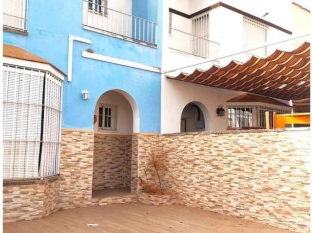 Casa en venta en Gerena, Andalucía