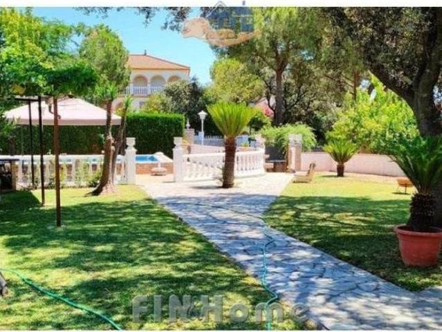 Casa en venta en Gerena, Andalucía