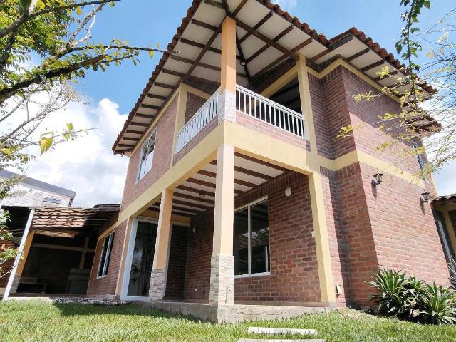 Casa en venta en Buga, Valle Del Cauca