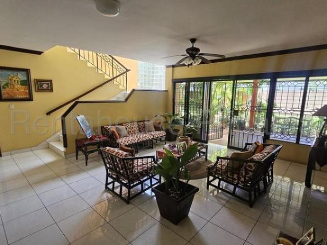 Casa en Venta en Gualaca Los Angeles Chiriquí 1126 m2. 6 hab