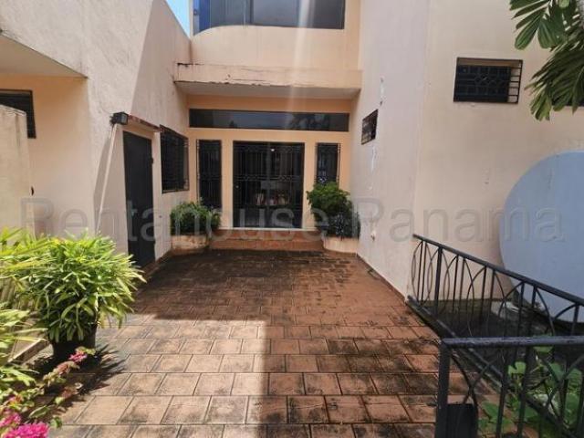 Casa en Venta en Gualaca Los Angeles Chiriquí 1126 m2. 6 hab