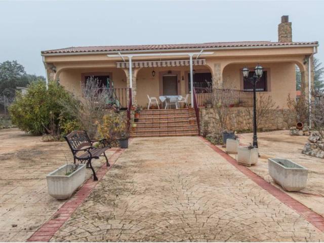 Casa en venta en Hontoba, Guadalajara