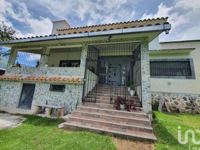 Casa en venta en Ixhuacán De Los Reyes, Veracruz