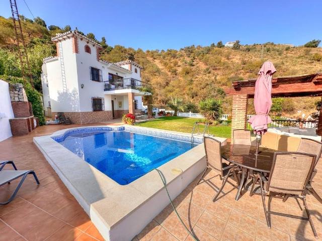 Casa en venta en Iznate