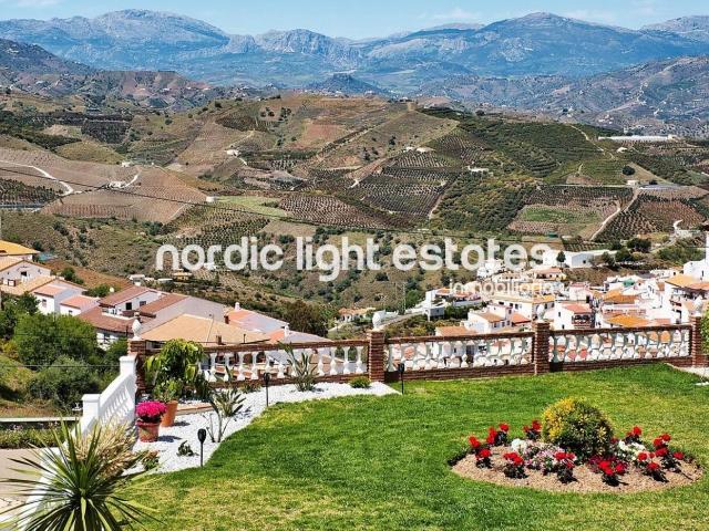 Casa en venta en Iznate