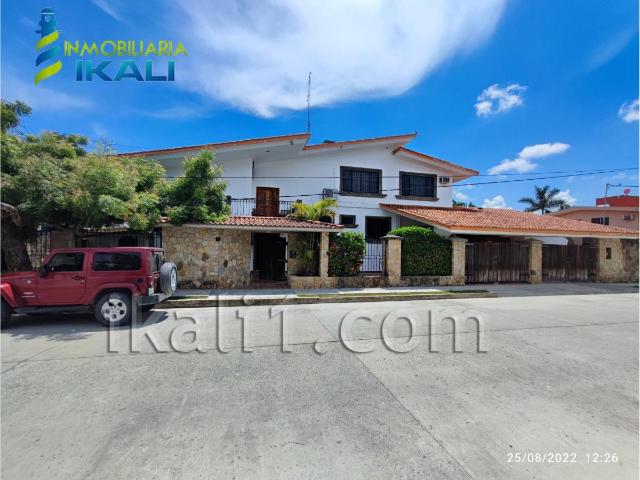 Casa en venta en Fraccionamiento Jardines de Tuxpan, Tuxpan