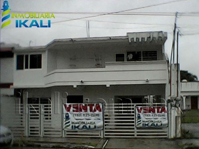 Casa en venta en Fraccionamiento Jardines de Tuxpan, Tuxpan
