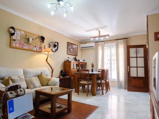 Casa en venta en La Algaba, Andalucía