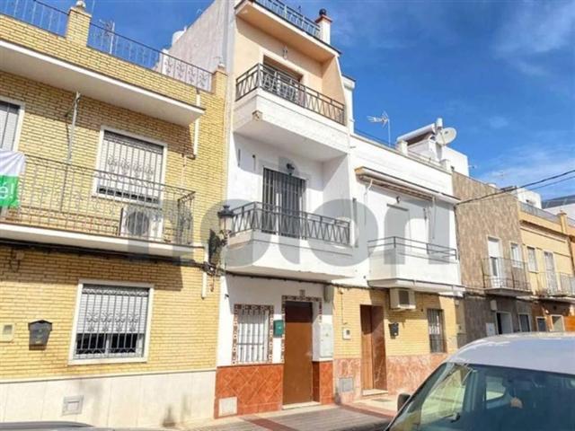 Casa en venta en La Algaba, Andalucía