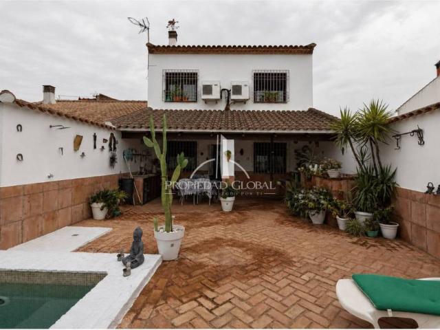 Casa en venta en La Carlota, Andalucía