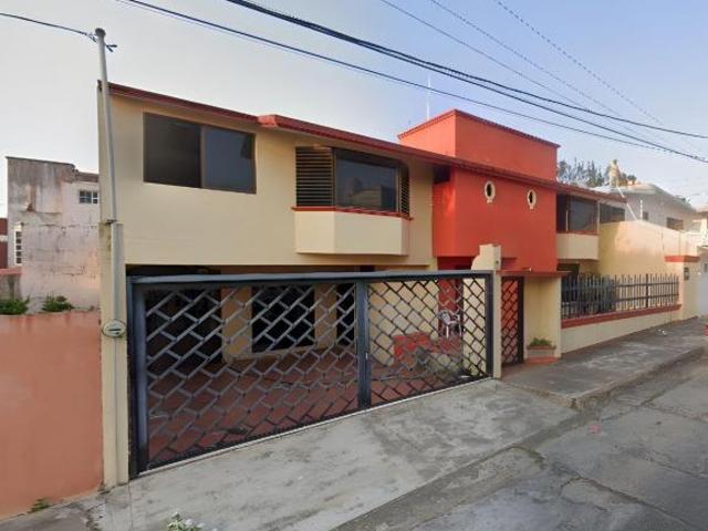 CASA EN VENTA EN LA COLONIA PETROLERA, COATZACOALCOS, VERACRUZ