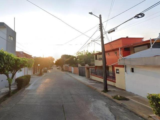 CASA EN VENTA EN LA COLONIA PETROLERA, COATZACOALCOS, VERACRUZ