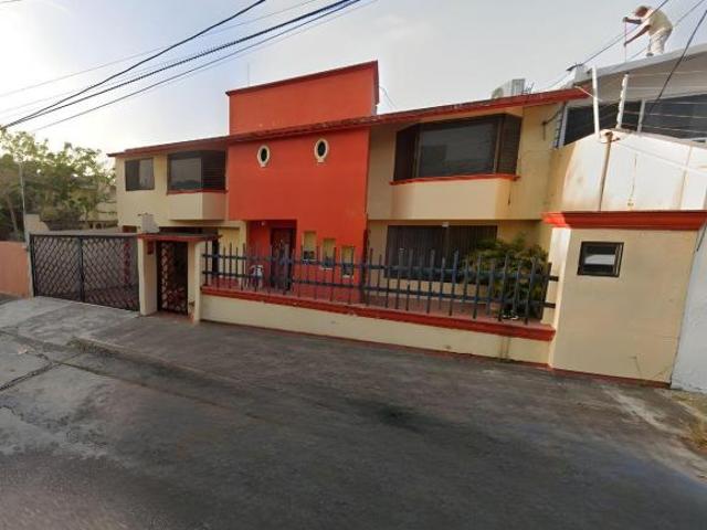 CASA EN VENTA EN LA COLONIA PETROLERA, COATZACOALCOS, VERACRUZ