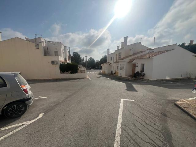 Casa en venta en La Nucia, Urbanización Montecasino