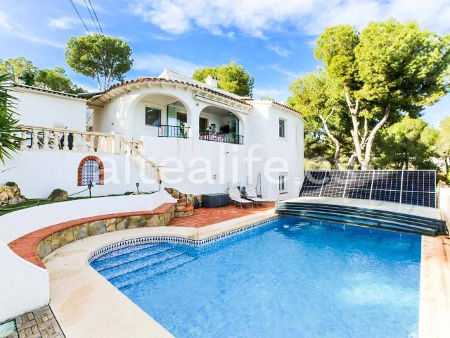 Casa en venta en La Nucia, Valencia