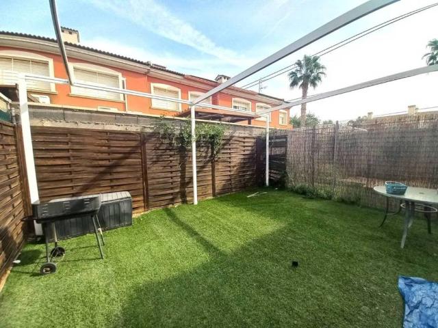 Casa en venta en la Pobla de Vallbona, València / Valencia
