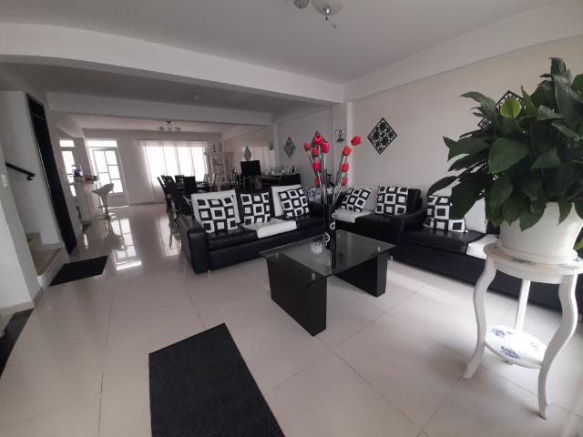 Casa En Venta En La Vega En Balcones De Sol Y Luna V282660