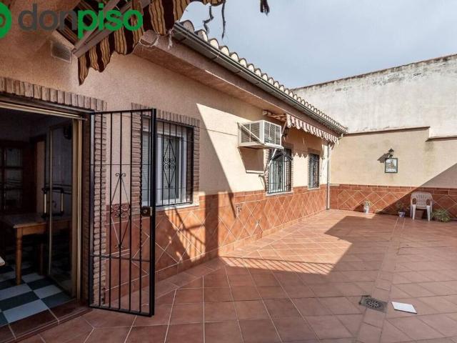 Casa en venta en La Zubia