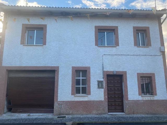 Casa en venta en Allueva, Aragón