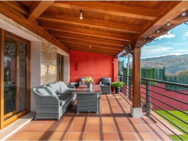 Casa en venta en Castandiello, Langreo
