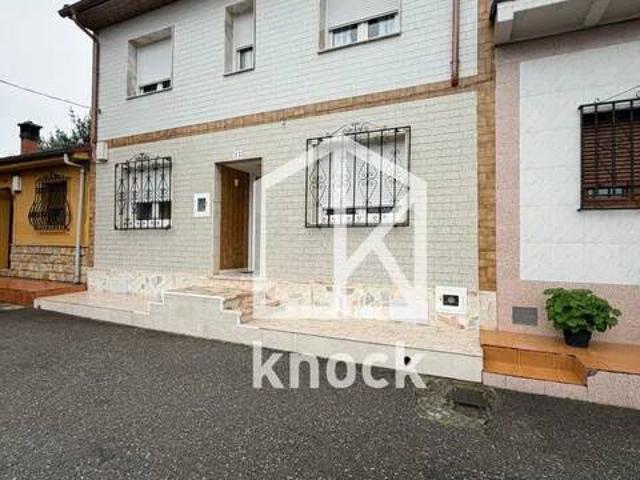 Casa en venta en Castandiello, Langreo