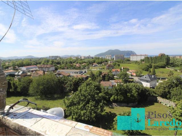 Casa en venta en Laredo