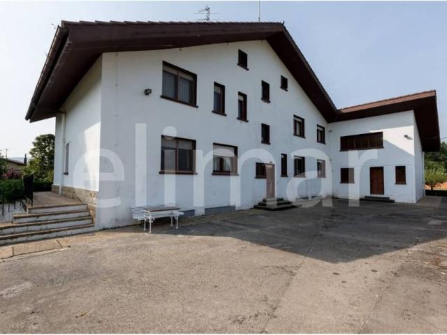 Casa en venta en Larrabetzu, Guipúzcoa