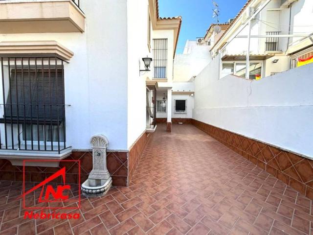 Casa en venta en Lebrija, Andalucía