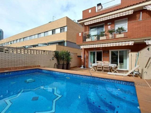Casa en venta en L'hospitalet De Llobregat, Barcelona