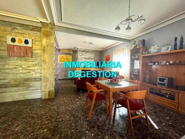 Casa en venta en Linares, Andalucía