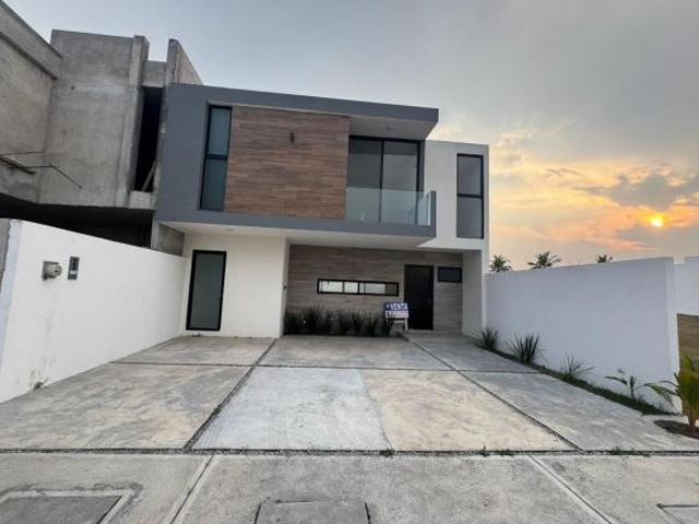 CASA EN VENTA EN LOMAS DEL DORADO RIVIERA VERACRUZANA | ARLETTE FLORES