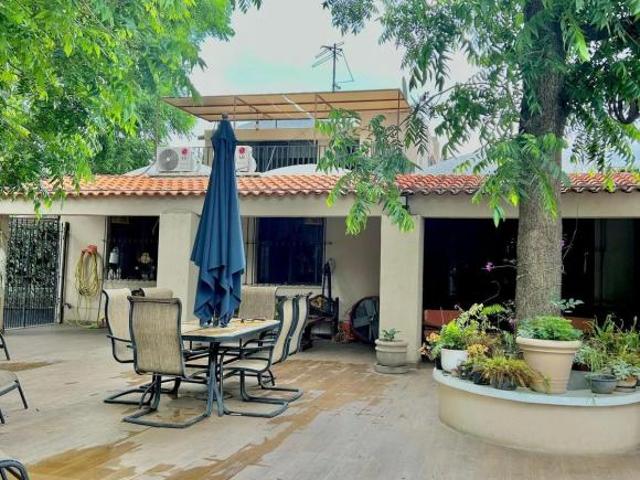 Casa en Venta en los Gonzales, los Siller, Saltillo, Coahuila, Vive el lujo y comfort de esta quinta