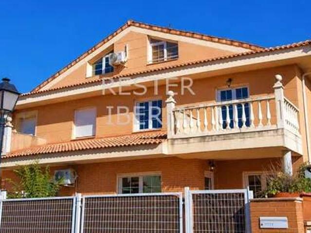 Casa en venta en Los Santos De La Humosa, Madrid