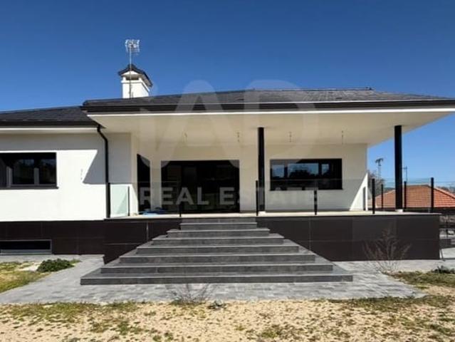 Casa en venta en Casa Amarilla, Galapagar