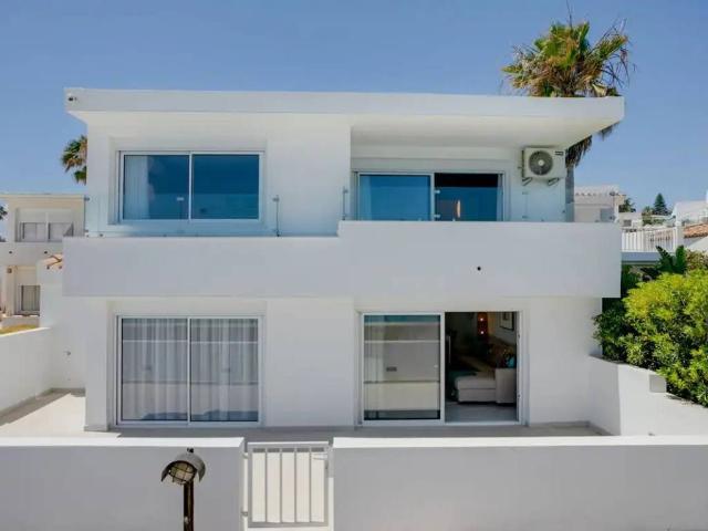 Casa en venta en Castillo de la Duquesa, Costa del Sol Occidental