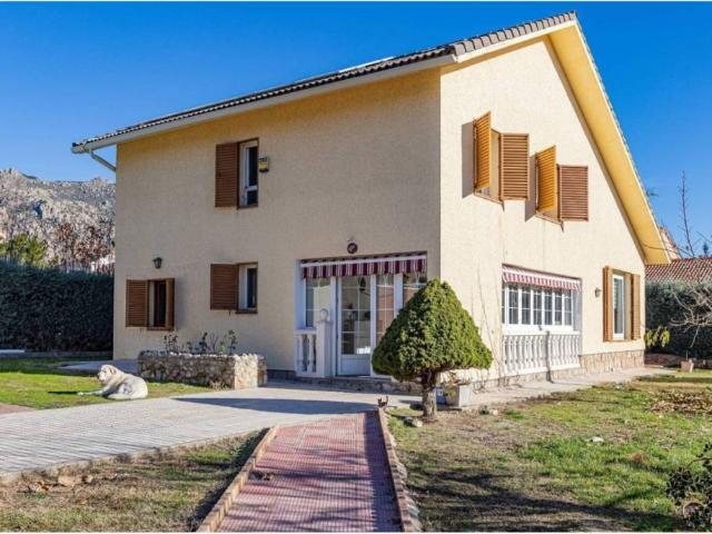 Casa en venta en Manzanares El Real, Madrid