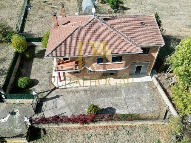 Casa en venta en Matallana De Torío, Castilla y León