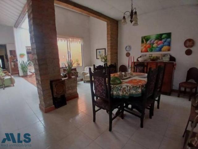 Casa en venta en Miravalle, Medellín