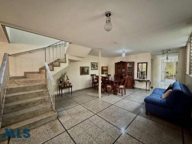 Casa en venta en Miravalle, Medellín