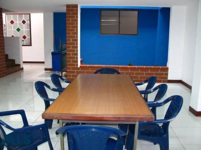 Casa En Venta En Medellin En Prado V344699