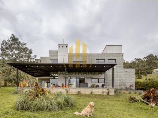 Casa En Venta En Medellin En Santa Elena V353618