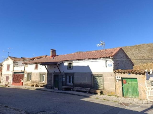 Casa en venta en Mengamuñoz, Ávila
