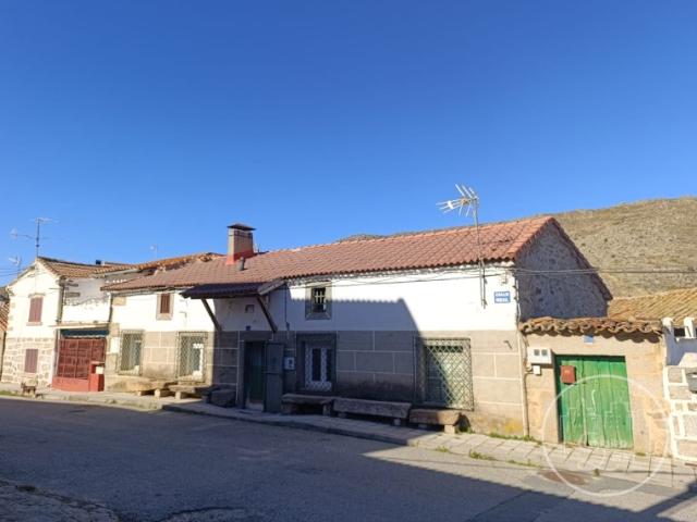 Casa en venta en Mengamuñoz, Ávila