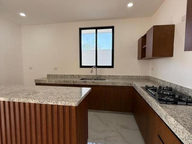 CASA EN VENTA EN MÉRIDA, TEMOZÓN, CASA TEMOZÉN, ENTREGA INMEDIATA