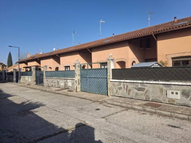 Casa en venta en Mojados, Urbanización los Arcos