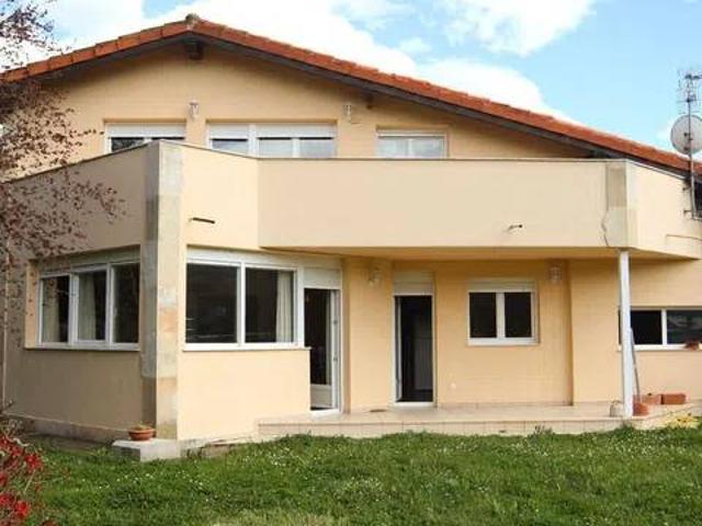 Casa en venta en Molledo, Cantabria