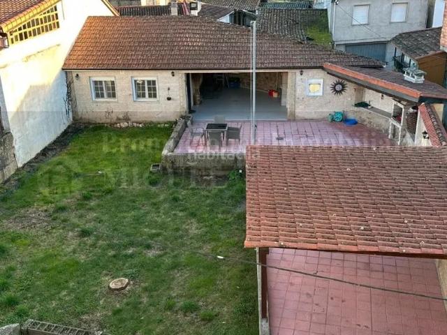 Casa en venta en Monterrei, Verín