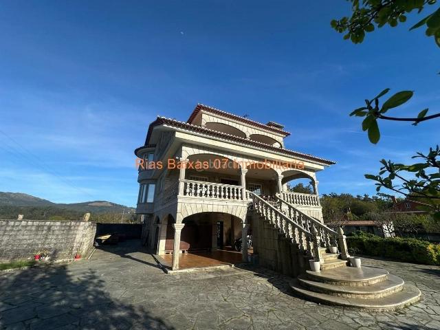 Casa en venta en Mos, Vigo
