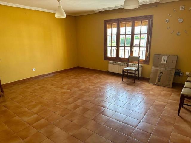 Casa en venta en Mucientes, Valladolid