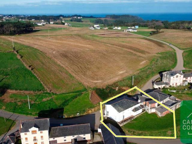 Casa en venta en Navia, Piñeira